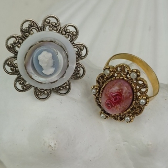 ♥️Bundle Only♥️ SilverTone Cameo & Gold Tone Pink Stone One SizeFits All Rings - Picture 7 of 7